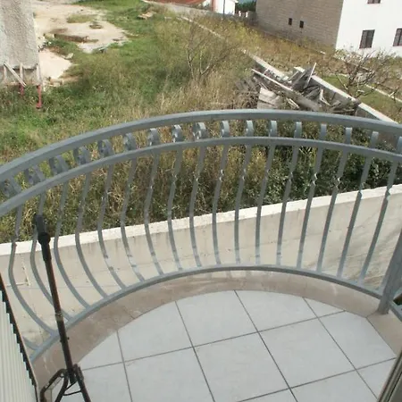 Apartments With A Parking Space Marusici, Omis - 962 * Mimice