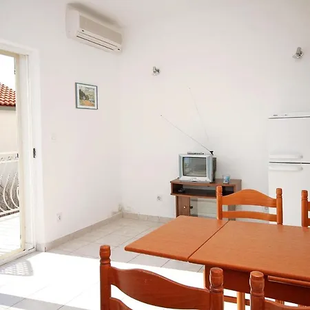 Apartment Apartments With A Parking Space Marusici, Omis - 962 Mimice
